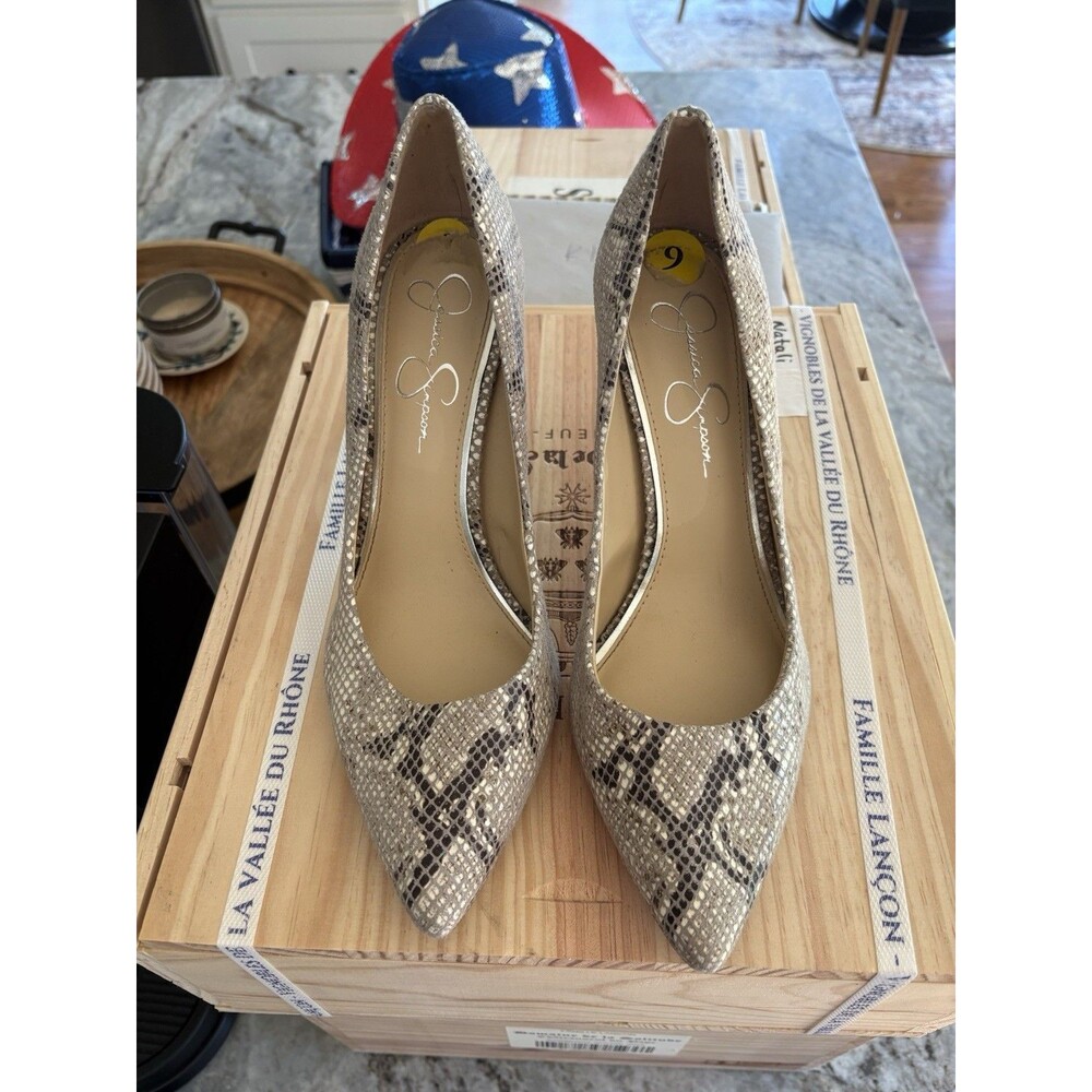 Jessica Simpson "Prizma" Pointed-Toe Animal Print Pump- 9M